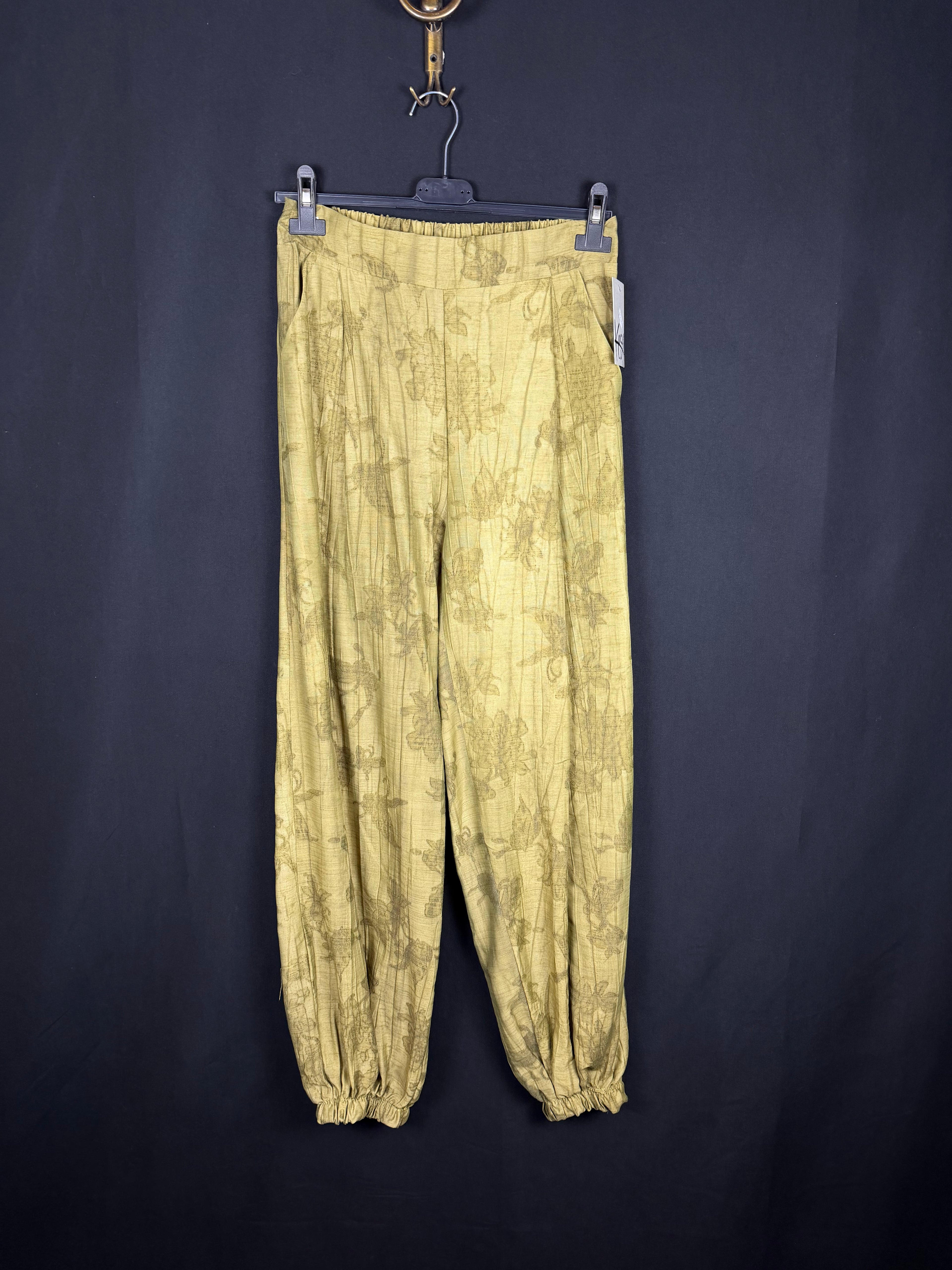 Pantalone tono su tono