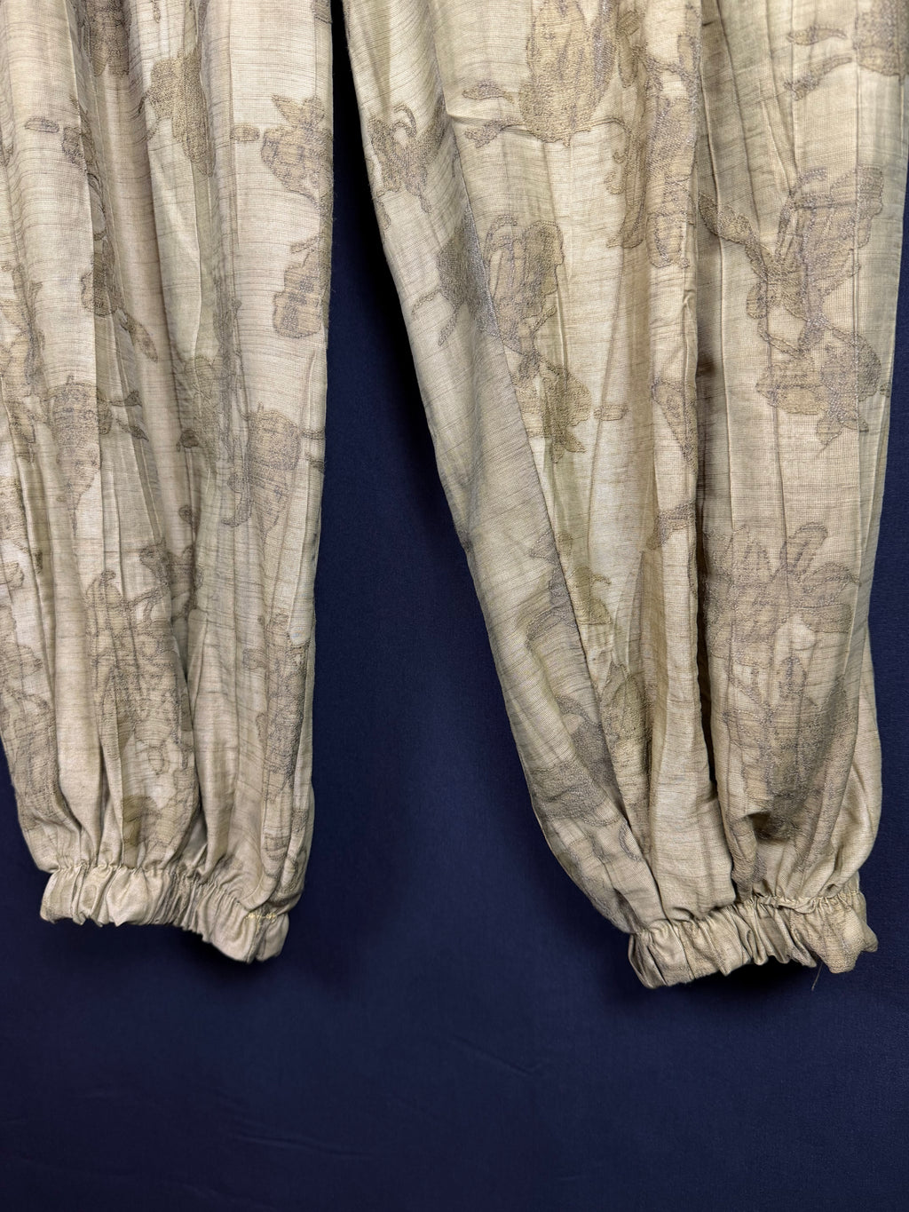 Pantalone tono su tono