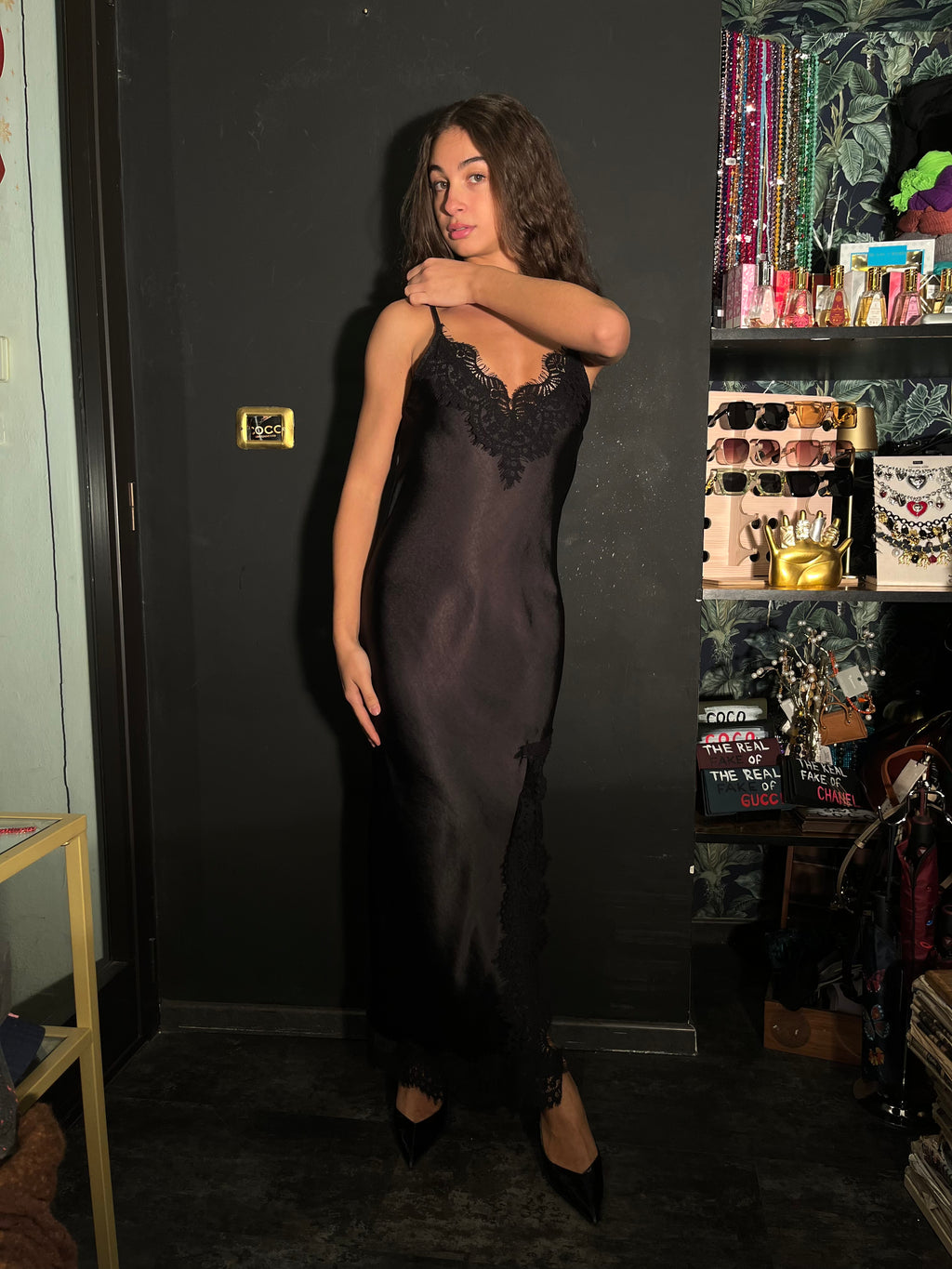 Abito in satin con bretelline